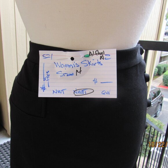 #521  NEW WOMEN'S BLACK SKIRT BY ALFANI  (SIZE 14) - Picture 2 of 3